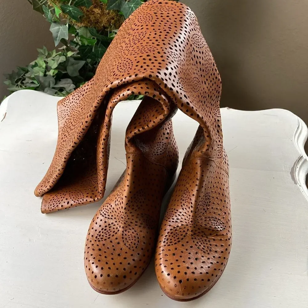 PAOLA FRANI Perforated Tall Leather Boots Made in Italy Size 6 EUC